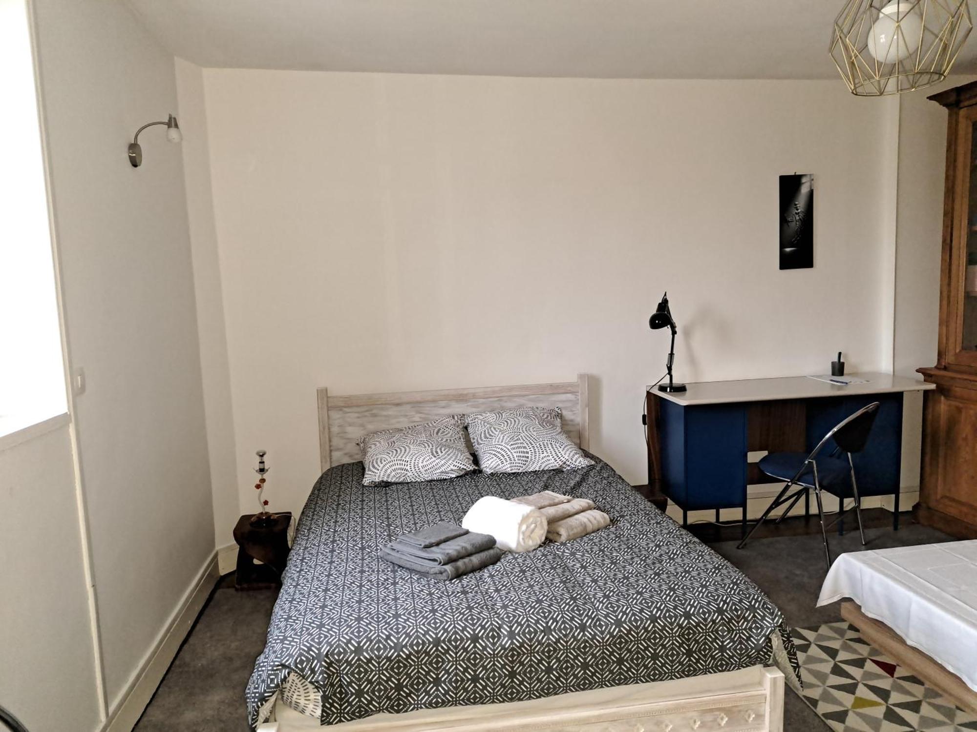 Les Chambres De Lucie-B&B - Petit Dej Inclus - Parking Prive - Proche Gare Versailles Rum bild